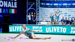 final6 f motto viareggio vignozzi bianca   nastro sfe07062 copia simone ferraro ph copia